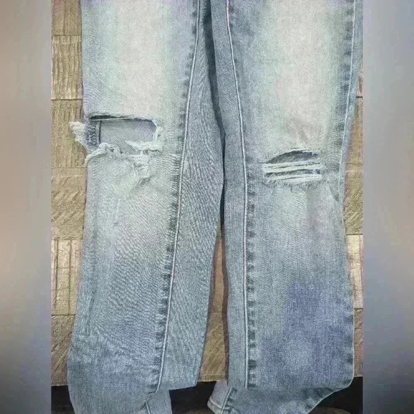 Women's Levi Strauss distressed‎ jeans - Picture 3 of 6